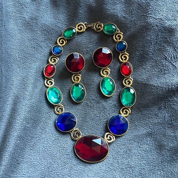 Jewelry - Matching Vintage earrings and necklace costume jewelry
